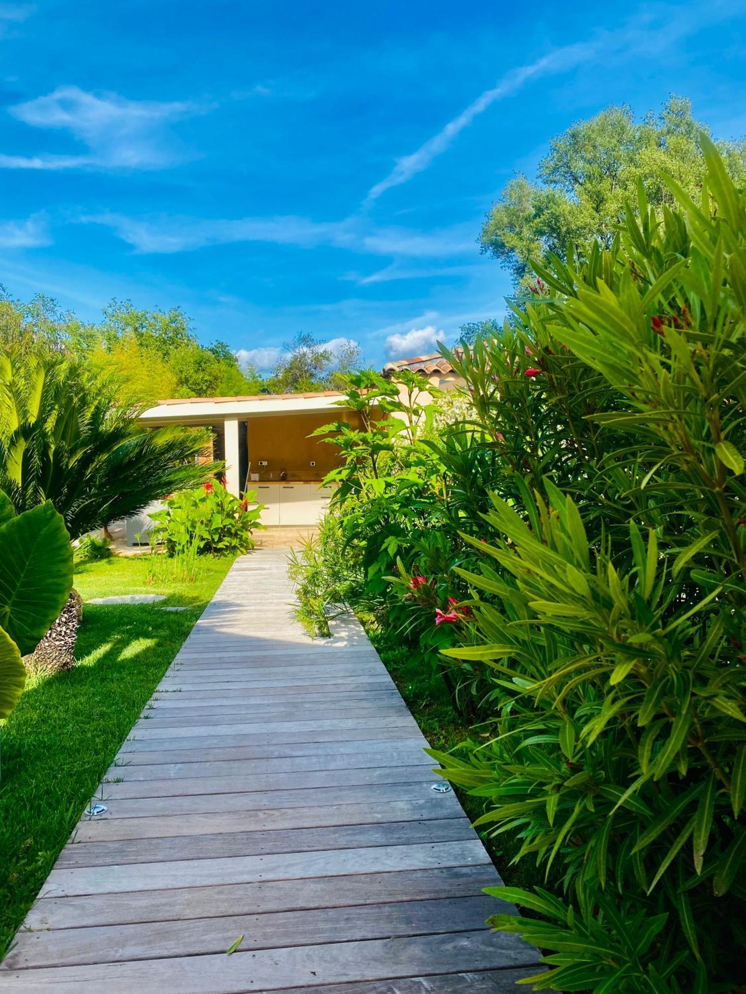 Le Cocoon Lodge Du Gapeau & Massage Sollies Pont Ngoại thất bức ảnh
