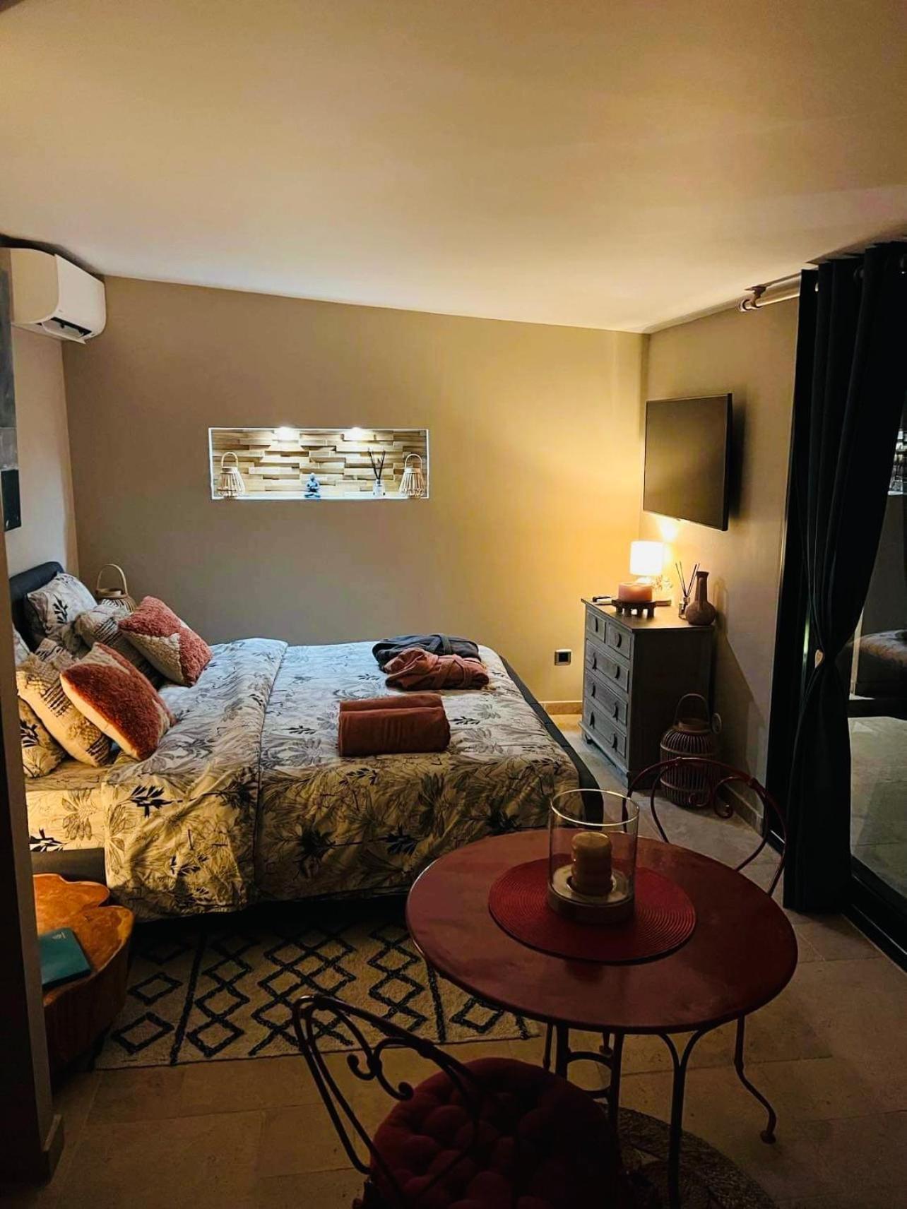 Le Cocoon Lodge Du Gapeau & Massage Sollies Pont Ngoại thất bức ảnh